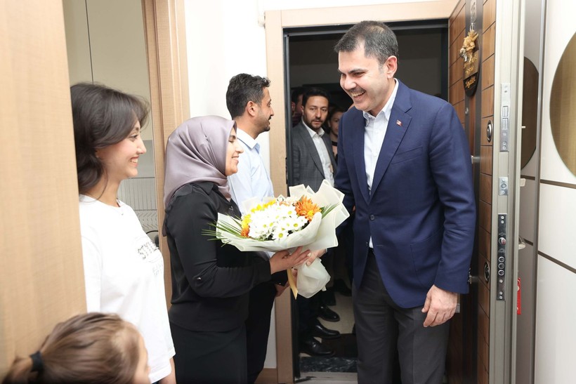 Bakan Kurum'dan depremzede aileye ziyaret: Sözümüzü tutacağız - Resim: 3