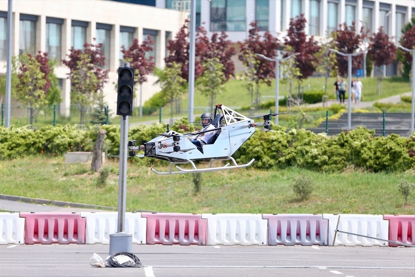 İki kişilik elektrikli uçan araba için geri sayım! Trafiğe çıkacağı tarih belli oldu - Resim: 14