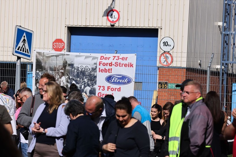 Almanya'nın Köln kentinde Ford fabrikasında üretim durma noktasına geldi işçiler greve gitti - Resim: 11