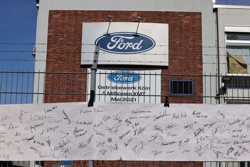 Almanya'nın Köln kentinde Ford fabrikasında üretim durma noktasına geldi işçiler greve gitti - Resim: 13
