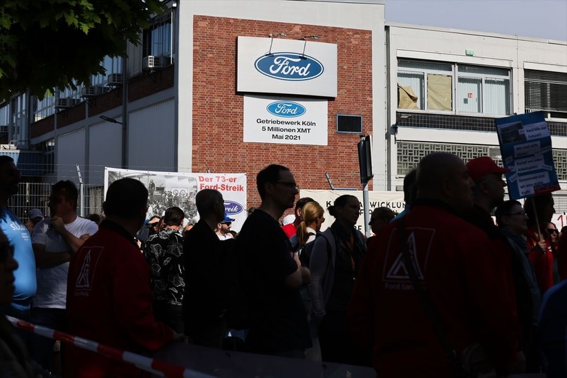 Almanya'nın Köln kentinde Ford fabrikasında üretim durma noktasına geldi işçiler greve gitti - Resim: 15