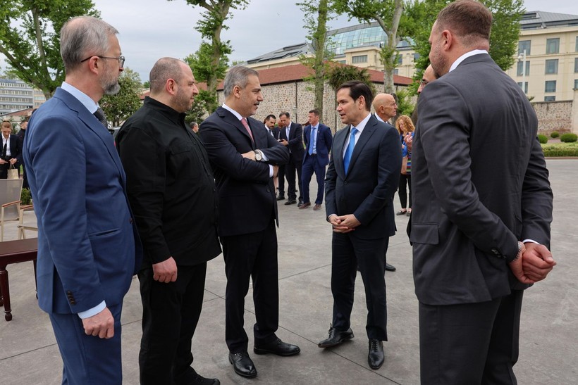 İstanbul'da tarihi barış masası: Dolmabahçe’den zirve öncesi dikkat çeken kareler - Resim: 6