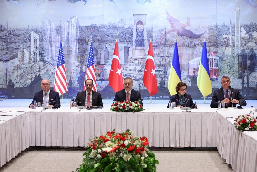 İstanbul'da tarihi barış masası: Dolmabahçe’den zirve öncesi dikkat çeken kareler - Resim: 2