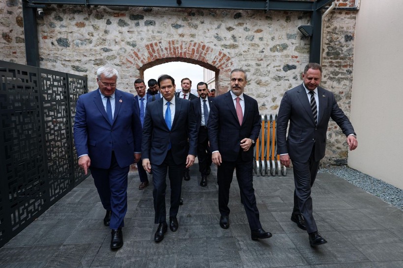 İstanbul'da tarihi barış masası: Dolmabahçe’den zirve öncesi dikkat çeken kareler - Resim: 3