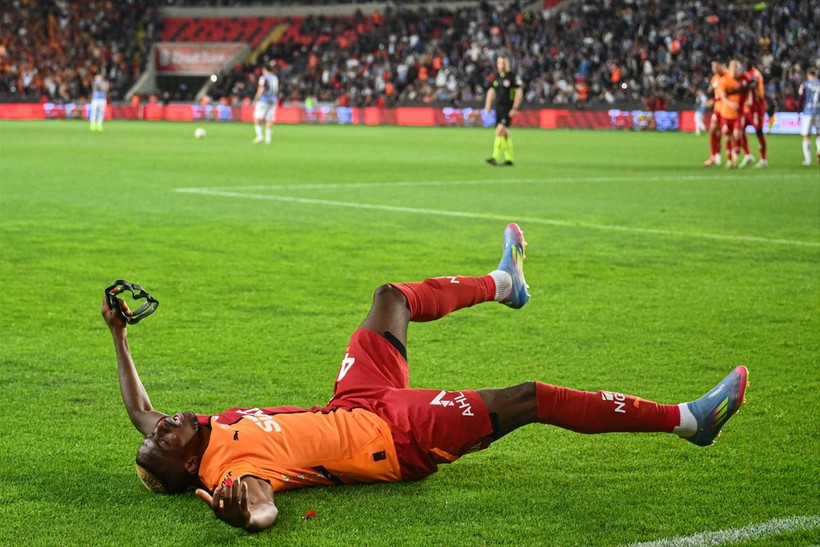 Galatasaray taraftarında büyük hazırlık! Victor Osimhen gitmesin diye harekete geçtiler - Resim: 6