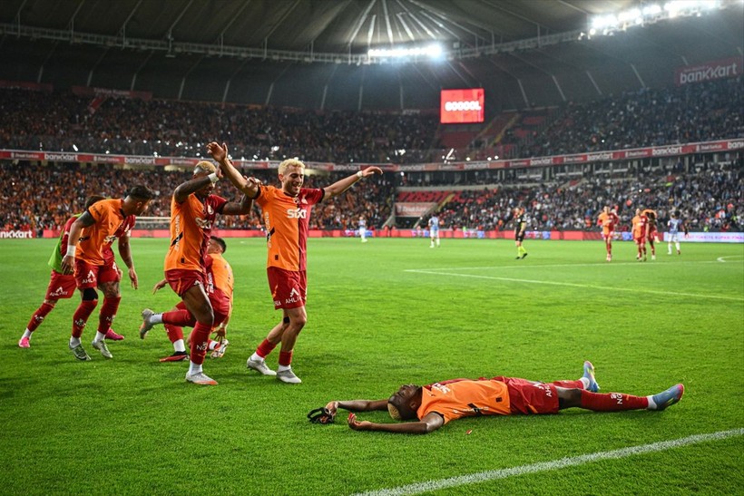 Galatasaray taraftarında büyük hazırlık! Victor Osimhen gitmesin diye harekete geçtiler - Resim: 5