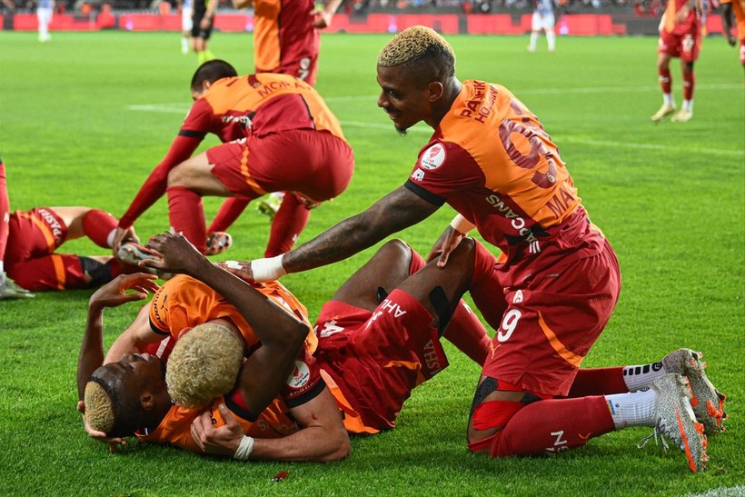 Galatasaray taraftarında büyük hazırlık! Victor Osimhen gitmesin diye harekete geçtiler - Resim: 7
