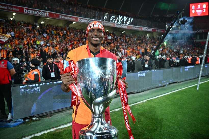 Galatasaray taraftarında büyük hazırlık! Victor Osimhen gitmesin diye harekete geçtiler - Resim: 12