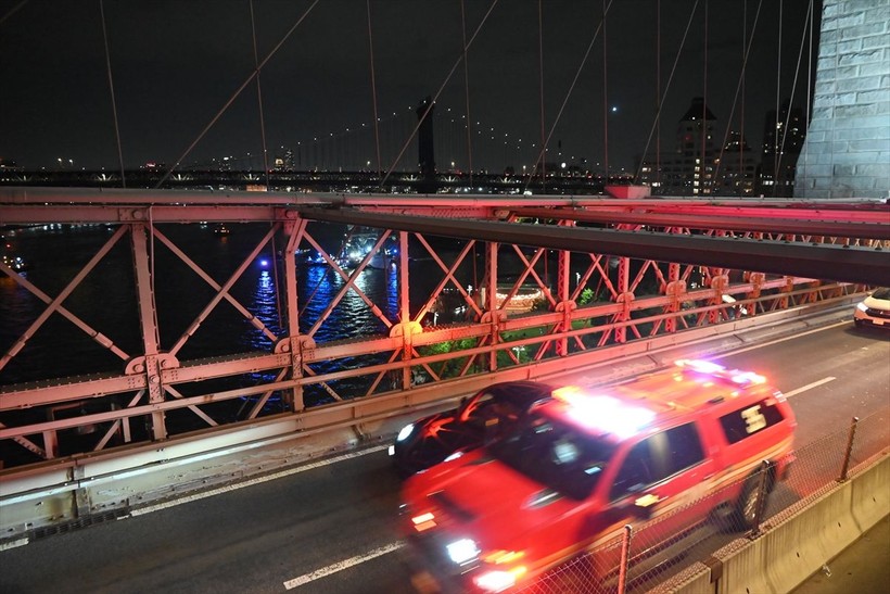 ABD'de deniz kazası: Meksika donanmasına ait gemi Brooklyn Köprüsü'ne çarptı: Çok sayıda ölü ve yaralı var - Resim: 8