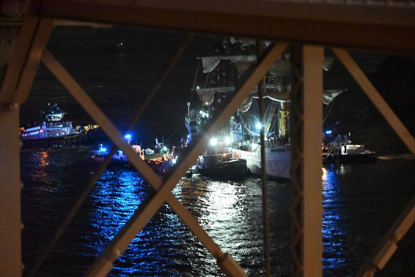ABD'de deniz kazası: Meksika donanmasına ait gemi Brooklyn Köprüsü'ne çarptı: Çok sayıda ölü ve yaralı var - Resim: 9