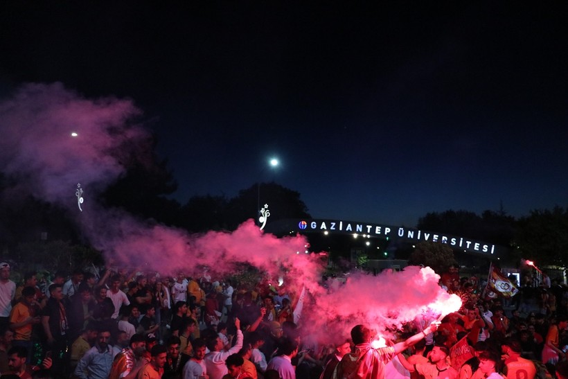 Galatasaray'ın 25. Süper Lig şampiyonluğu (2024-2025) Türkiye ve Avrupa'da coşkuyla kutlandı" - Resim : 2