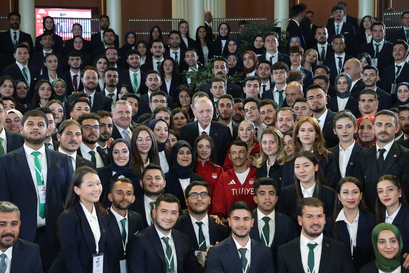 Cumhurbaşkanı Erdoğan gençler ve sporcularla buluştu: Terörün olmadığı bir Türkiye emanet edeceğiz - Resim : 3