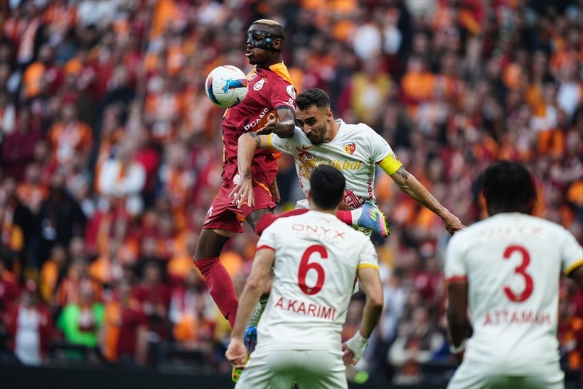 Galatasaray'ın yıldızı Osimhen gidecek mi, kalacak mı? En yakınına açıkladı - Resim: 7