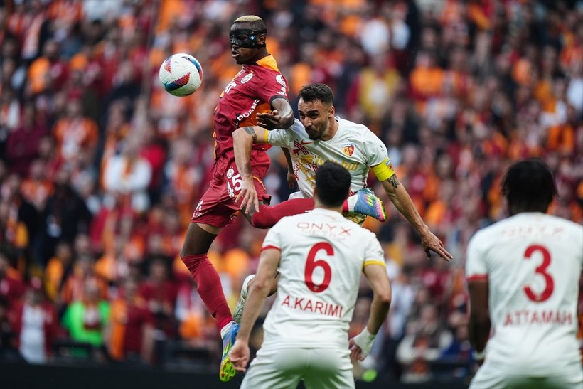 Galatasaray'ın yıldızı Osimhen gidecek mi, kalacak mı? En yakınına açıkladı - Resim: 8