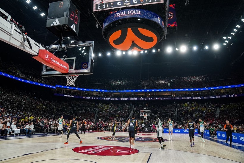 Futbolda aradığını bulamayan Ali Koç, Fenerbahçe Beko'nun finale yükselmesiyle sevinçten ağladı - Resim: 1