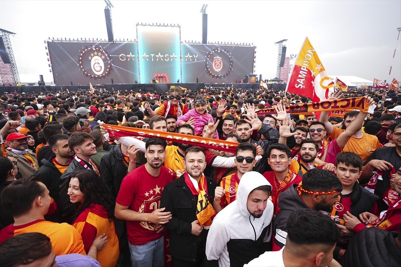 Galatasaray taraftarı Yenikapı'da - Resim : 1
