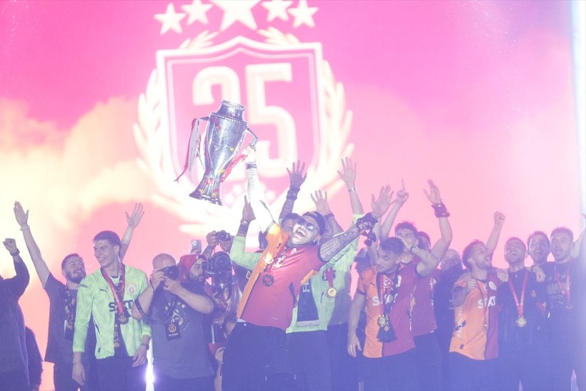 Galatasaray şampiyonluk kupasını Yenikapı'da kaldırdı - Resim: 7
