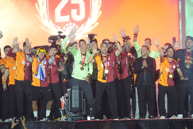 Galatasaray şampiyonluk kupasını Yenikapı'da kaldırdı - Resim: 9