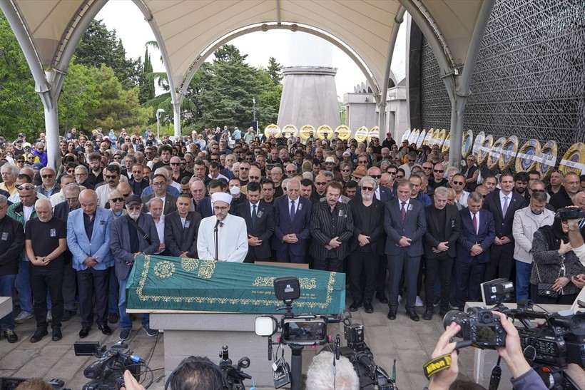 İlhan Şeşen'e veda! Cenazesi asansörde mahsur kaldı - Resim: 13