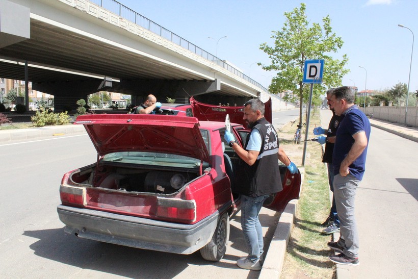 Çaldığı otomobilin yakıtı bitince, çalışır durumdaki başka otomobili çaldı - Resim : 1