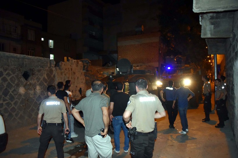 Polisin 'Dur' ihtarına ateş açarak karşılık verdi; bacağından vurularak yakalandı - Resim: 5