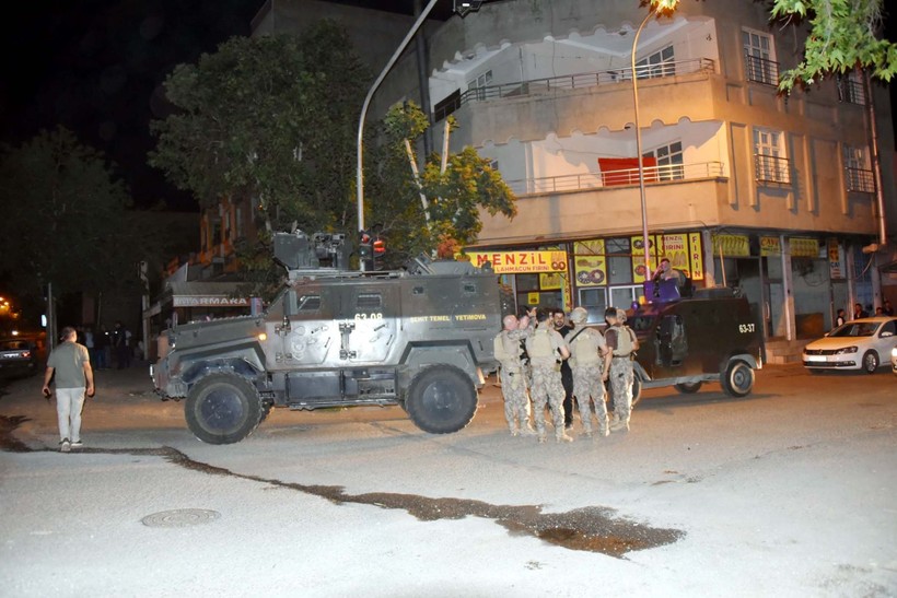 Polisin 'Dur' ihtarına ateş açarak karşılık verdi; bacağından vurularak yakalandı - Resim: 1