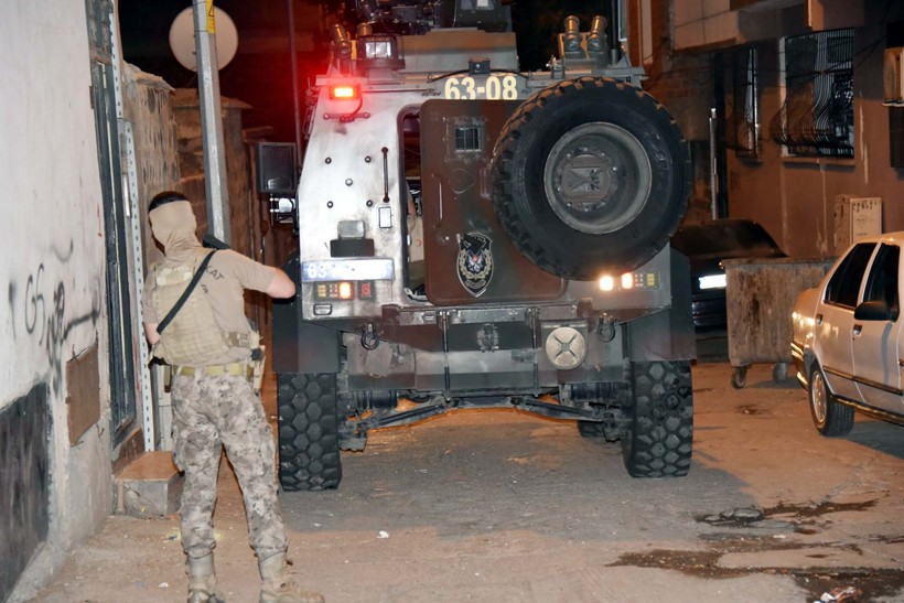 Polisin 'Dur' ihtarına ateş açarak karşılık verdi; bacağından vurularak yakalandı - Resim: 3