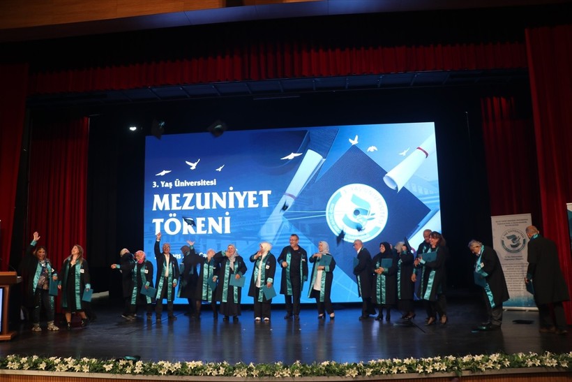 Recep Tayyip Erdoğan Üniversitesi'nde yaş ortalamaları 60 ve üzeri olan bireylerin katıldığı 