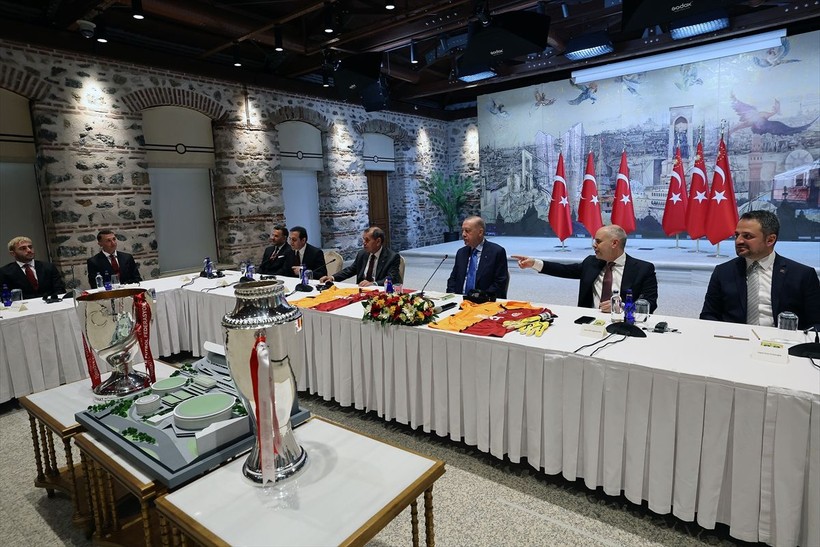 Cumhurbaşkanı Erdoğan Galatasaray'ı kabul etti! Osimhen, Barış Alper Yılmaz, Muslera... Formalarını hediye ettiler - Resim: 21