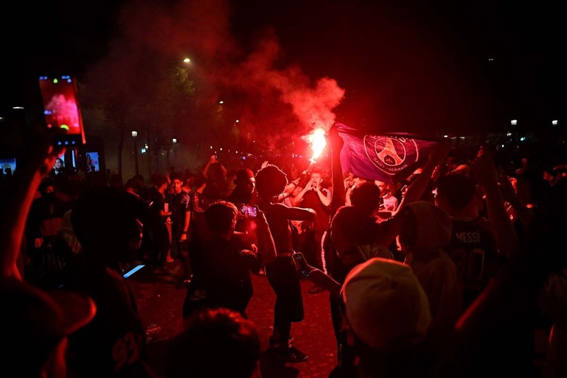 PSG şampiyon oldu, Fransa'da sokaklar karıştı: En az 131 gözaltı - Resim: 12