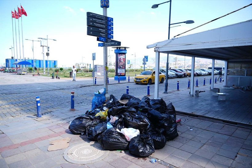 Grevde 4. gün: İzmir çöp yığınına döndü! - Resim: 21
