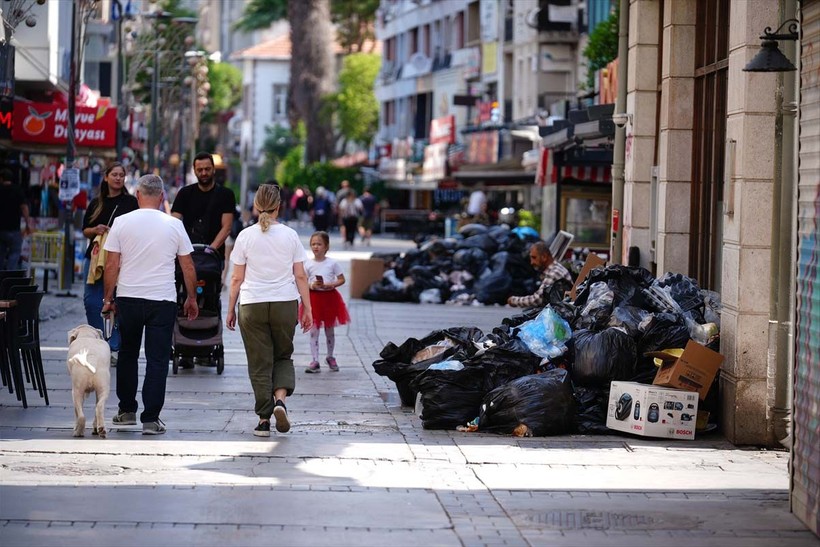 Grevde 4. gün: İzmir çöp yığınına döndü! - Resim: 15
