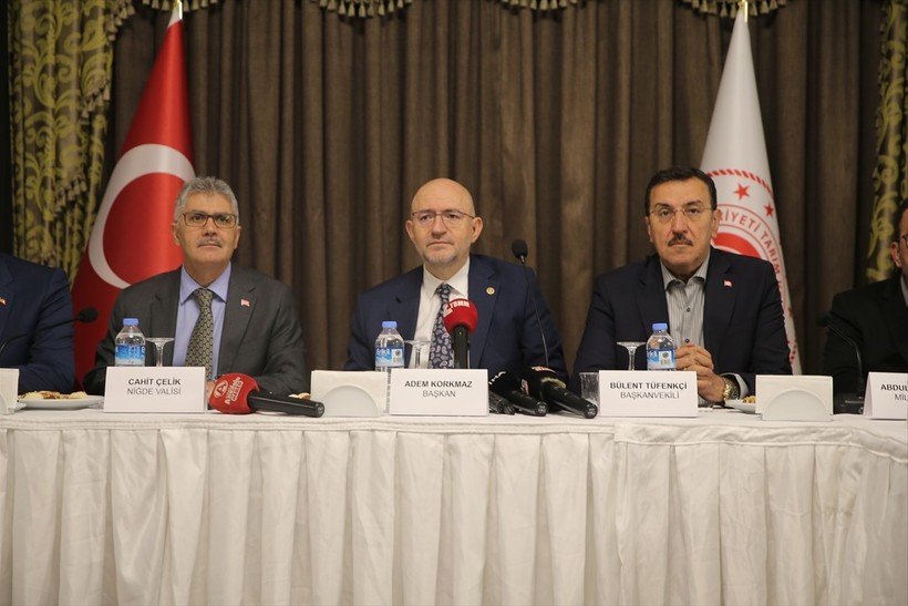 Türkiye Büyük Millet Meclisi (TBMM) Zirai Don Olayını Araştırma Komisyonu üyeleri, Niğde'de...