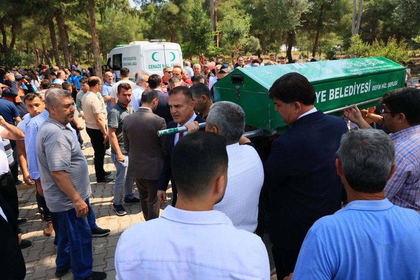 Marmaris'teki depremde can veren Afranur'a gözyaşları içinde veda - Resim: 9
