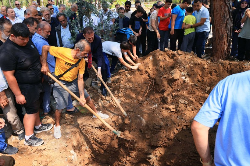 Marmaris'teki depremde can veren Afranur'a gözyaşları içinde veda - Resim: 6