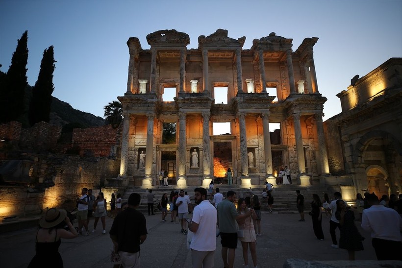 Efes Antik Kenti'nde gece müzeciliği başladı - Resim: 16