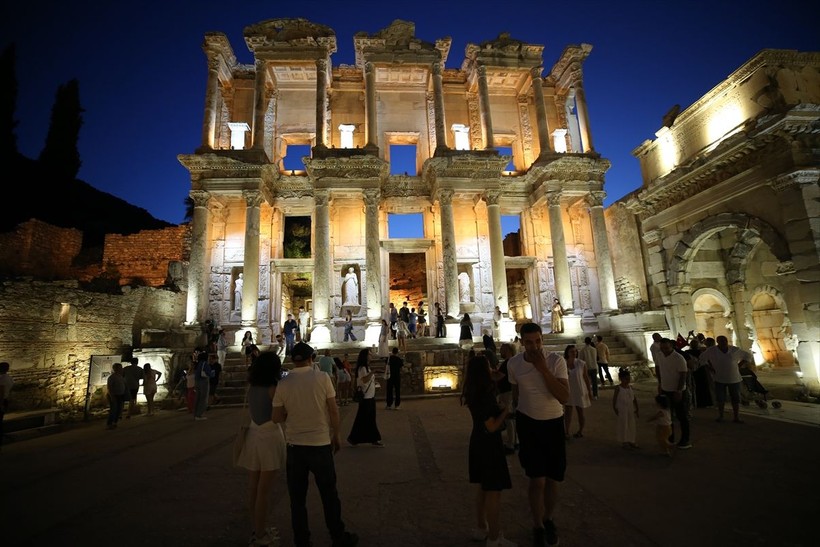 Efes Antik Kenti'nde gece müzeciliği başladı - Resim: 19