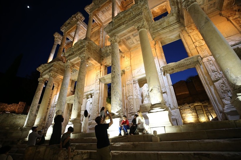Efes Antik Kenti'nde gece müzeciliği başladı - Resim: 21
