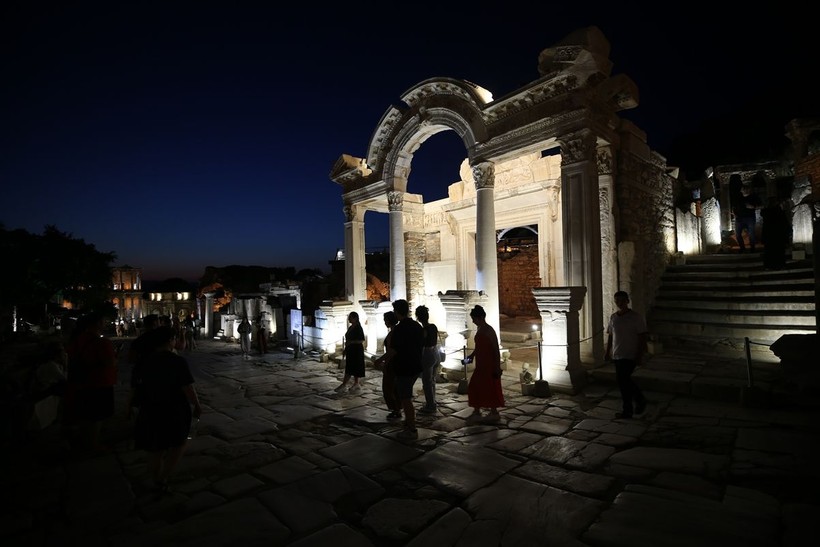 Efes Antik Kenti'nde gece müzeciliği başladı - Resim: 22