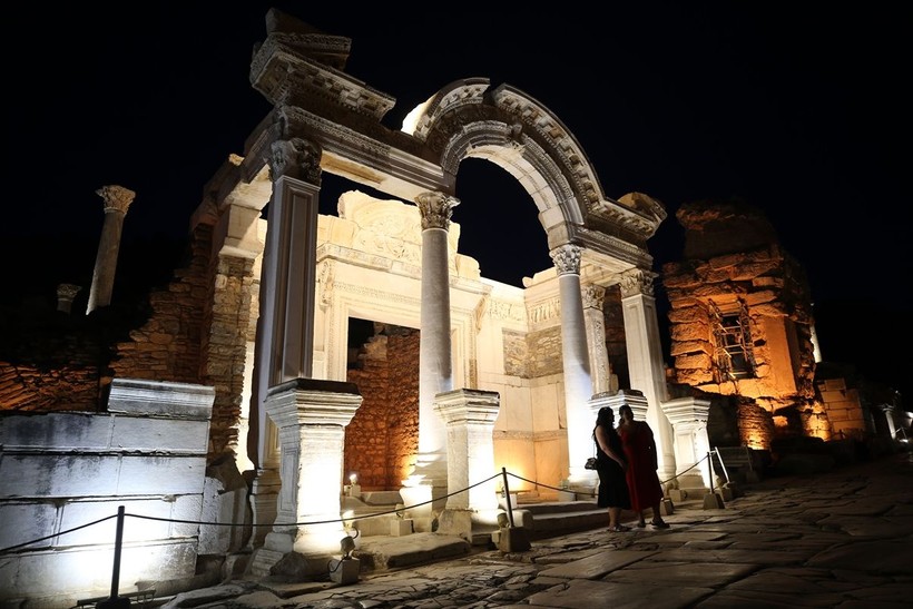 Efes Antik Kenti'nde gece müzeciliği başladı - Resim: 23