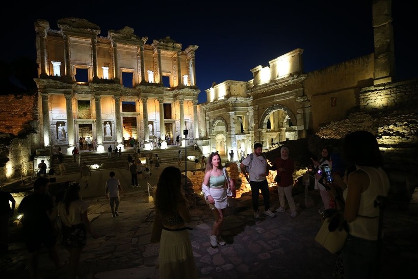 Efes Antik Kenti'nde gece müzeciliği başladı - Resim: 25