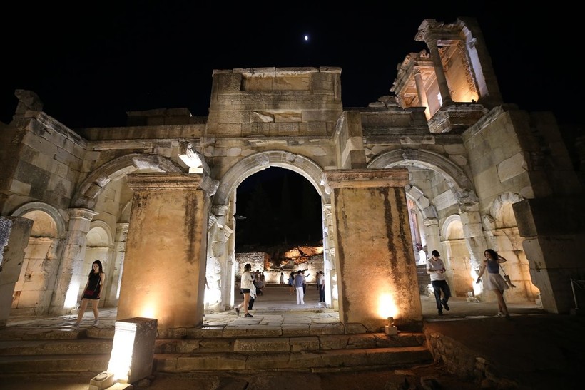 Efes Antik Kenti'nde gece müzeciliği başladı - Resim: 28