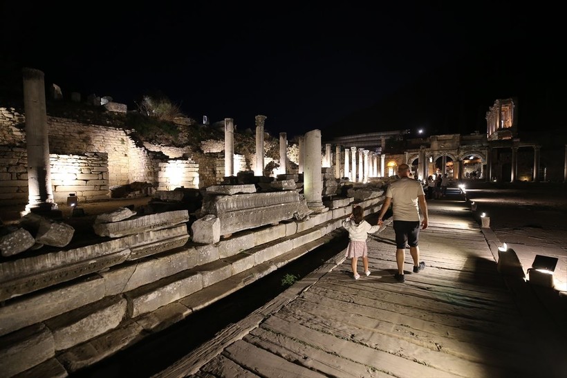 Efes Antik Kenti'nde gece müzeciliği başladı - Resim: 29