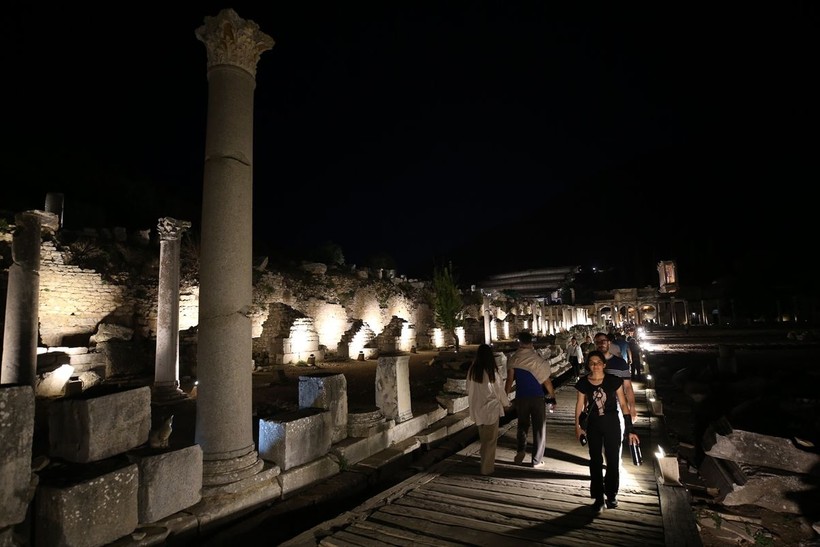 Efes Antik Kenti'nde gece müzeciliği başladı - Resim: 30