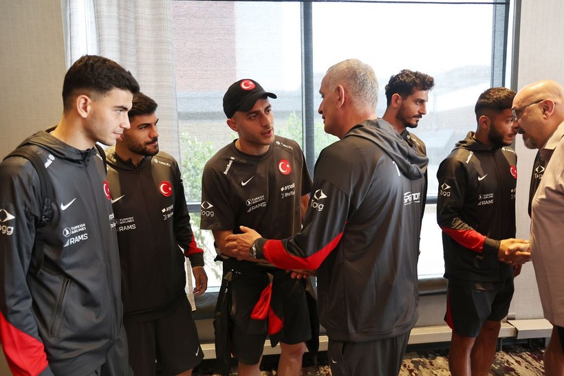A Milli Futbol Takımı'nda geleneksel bayramlaşma töreni gerçekleştirildi - Resim: 3
