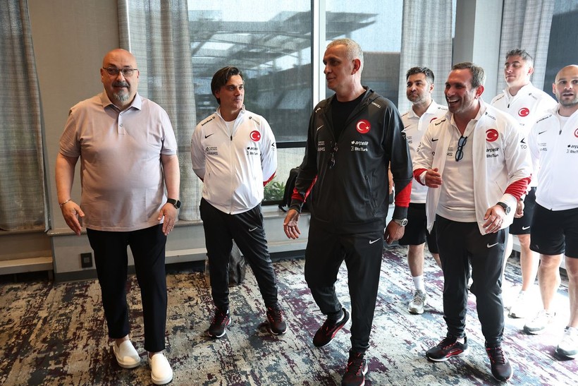 A Milli Futbol Takımı'nda geleneksel bayramlaşma töreni gerçekleştirildi - Resim: 4