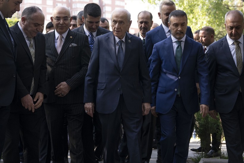 Devlet Bahçeli, Alparslan Türkeş'in kabrini ziyaret etti - Resim : 1