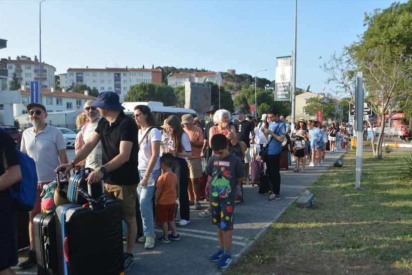 Bayramda Komşu ziyareti: Ayvalık'tan Midilli’ye kuyruk oluştu - Resim: 8