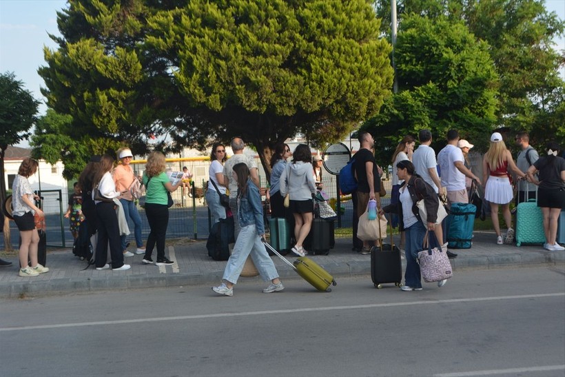 Bayramda Komşu ziyareti: Ayvalık'tan Midilli’ye kuyruk oluştu - Resim: 3