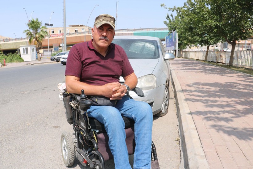 Şanlıurfa'nın en büyük AVM'sinde 18 aracın lastikleri bıçakla kesildi - Resim: 2